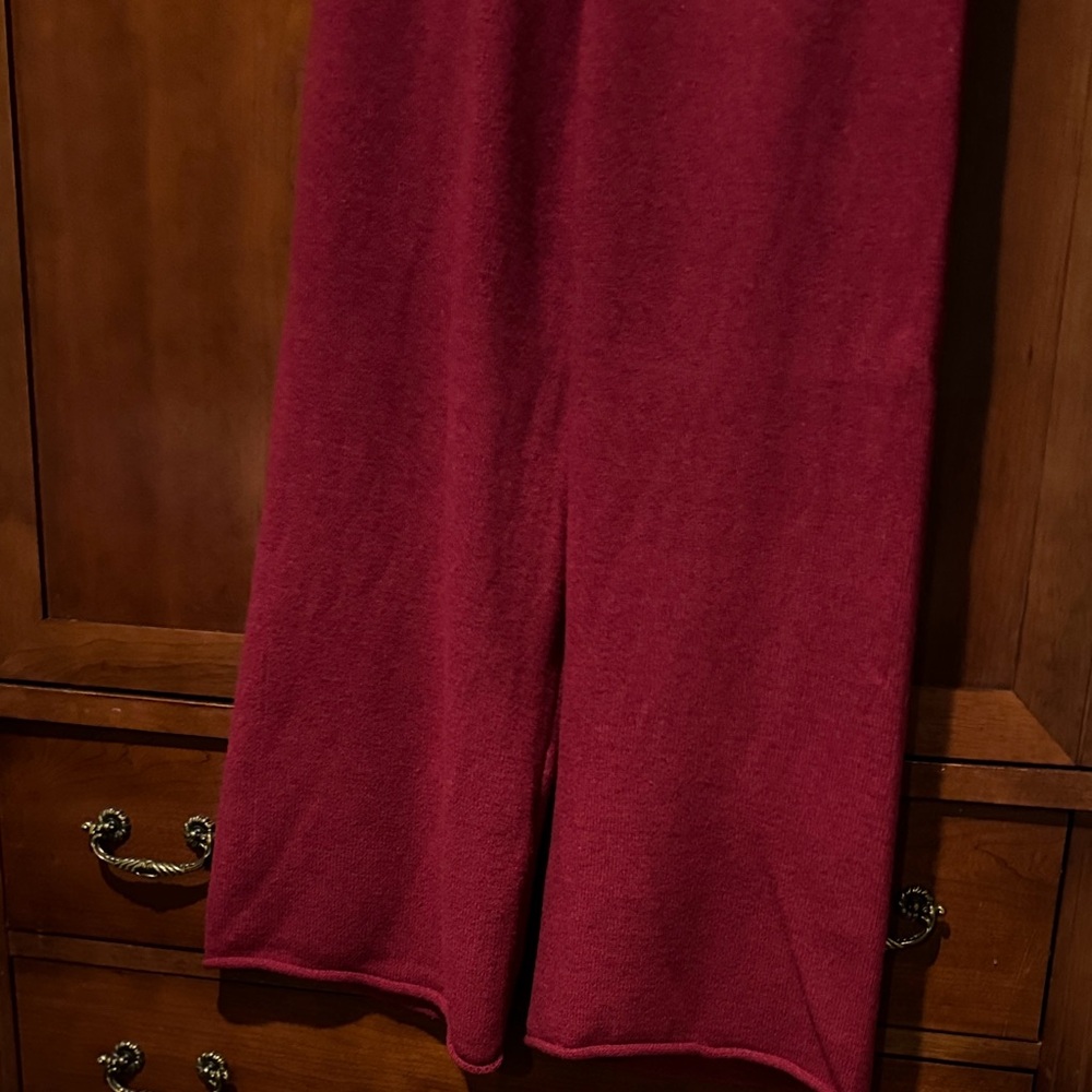 Chic Burgundy Women's Sweater Turtleneck Top and Pants - Picture 2 of 5